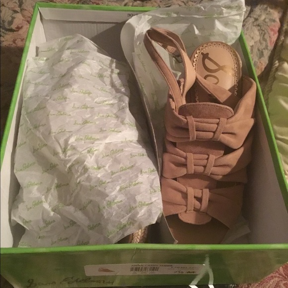 Sam Edelman’s Awan sandal in camel suede - Picture 3 of 8